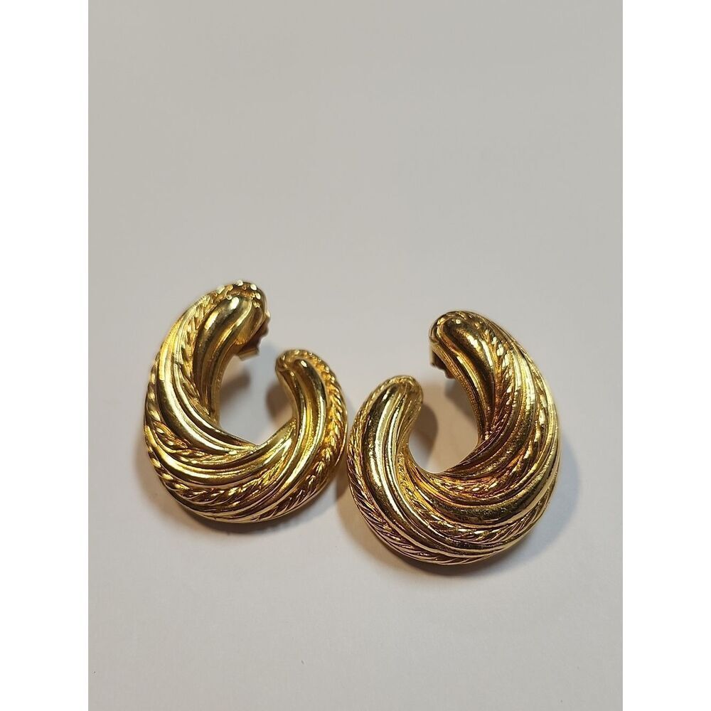 Avon Tradewinds 1990s Crescent Shaped Gold Tone Earrings Vintage